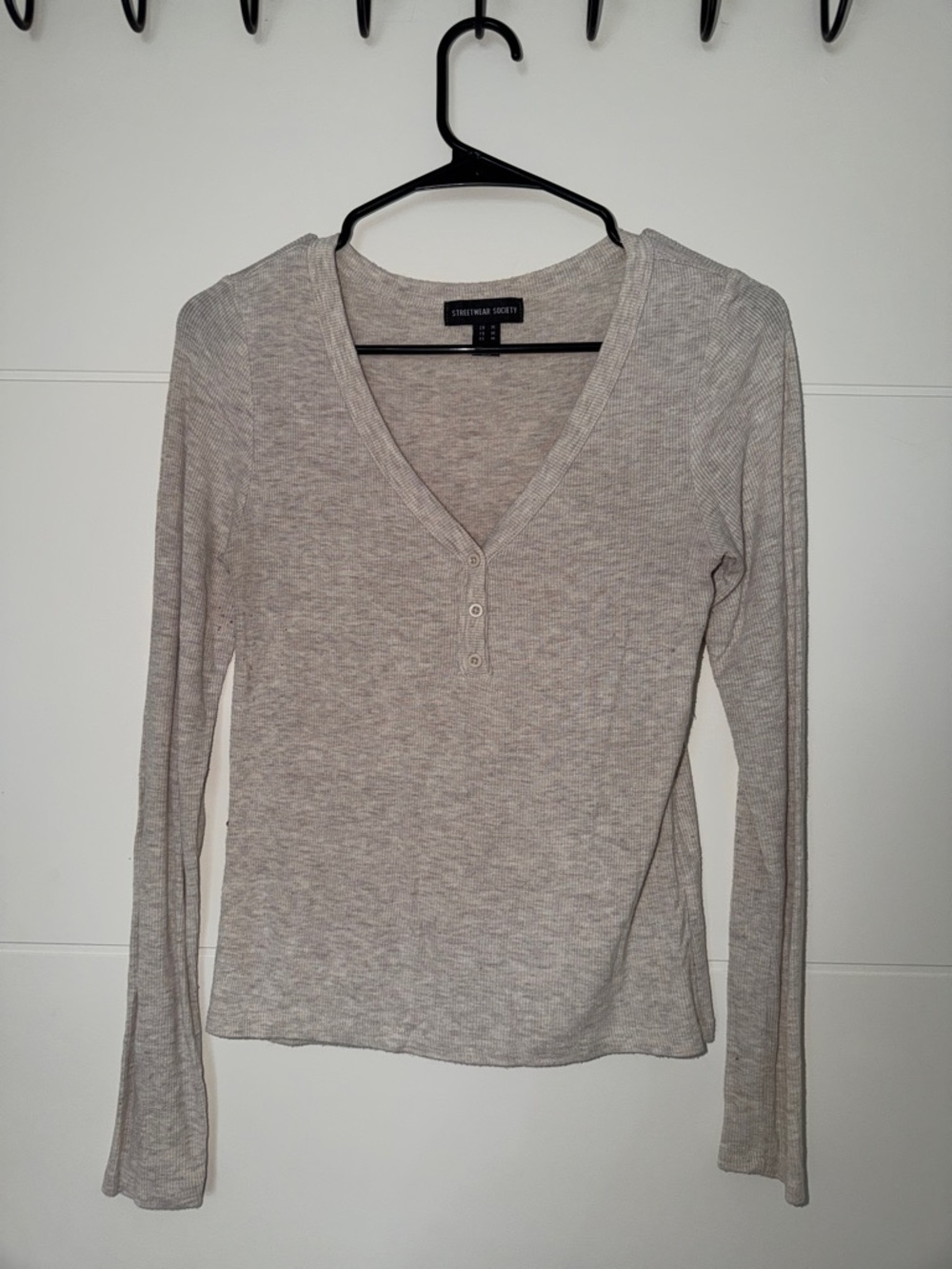 Streetwear Society Women's Long Sleeve V-Neck Henley Top in Light Heather Gray